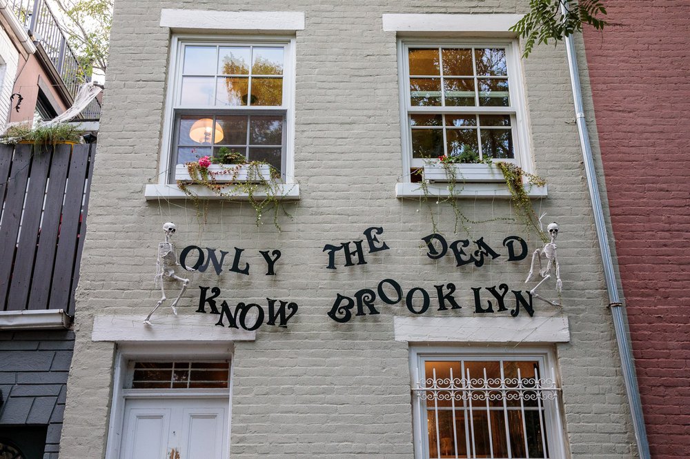 33454a5d9carrollgardenscobblehillhalloweendecorations-42-jpg.jpeg