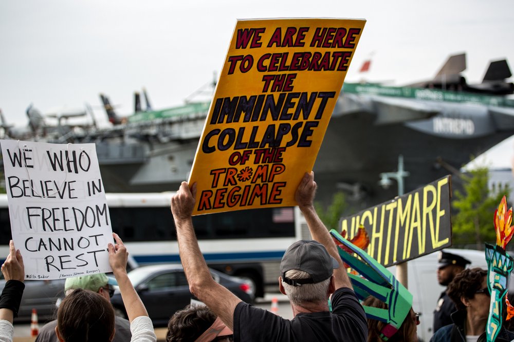 356f781de050517trumpvisitprotest-4-jpg.jpeg