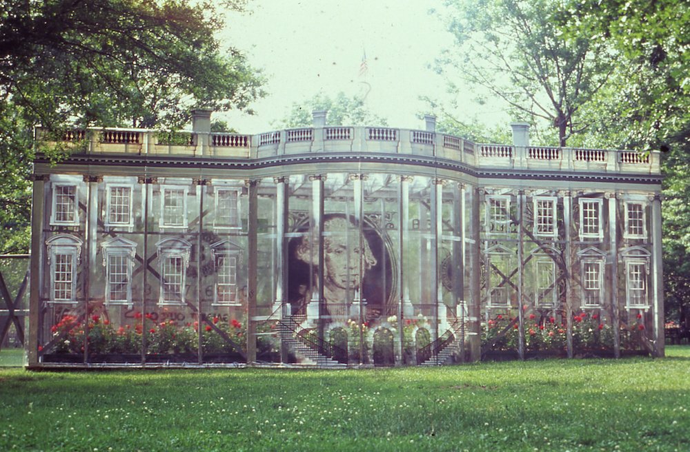 3631f037022karin-giusti-white-house-green-house-1997-jpg.jpeg Karin Giusti, The White House Green House, 1997, Battery Park, Manhattan. Photo courtesy of Karin Guisti.<br/>
