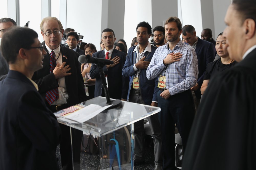 388c2e425gettyimages-831851984-jpg.jpeg Immigrants take the oath of allegiance to the United States at a naturalization ceremony held in the observatory of the One World Trade Center<br>