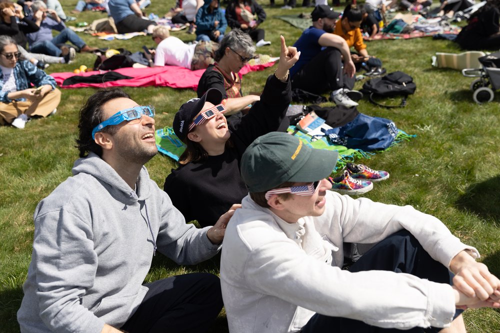 Crowds watching the solar eclipse at Green-Wood Cemetery.
