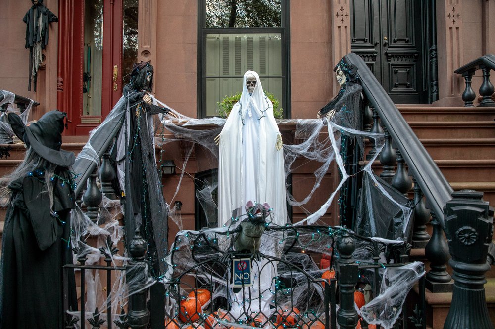 3da1178f0carrollgardenscobblehillhalloweendecorations-72-jpg.jpeg