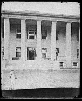3oldnavyyard.jpg Hospital entrance, circa the late 1800's.