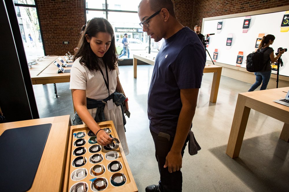418c81011072816applestore8-jpg.jpeg