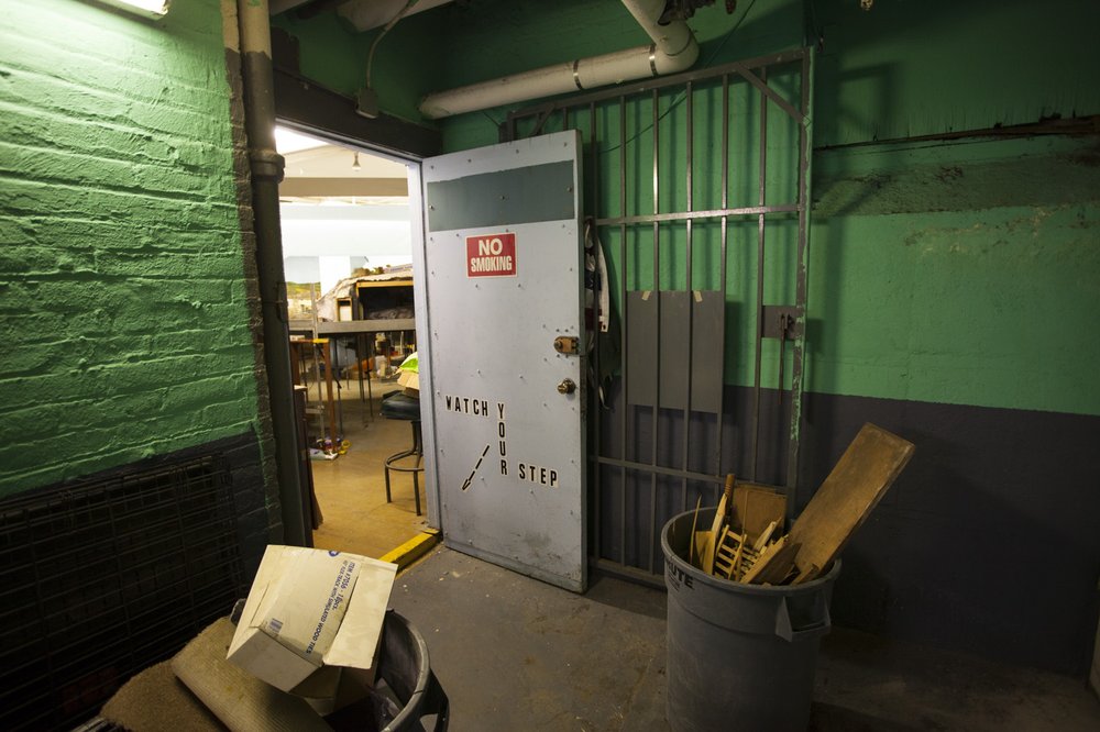 46b7efa4dimg_1643d-jpg.jpeg Then you go through the basement, until you found this door. Totally normal!