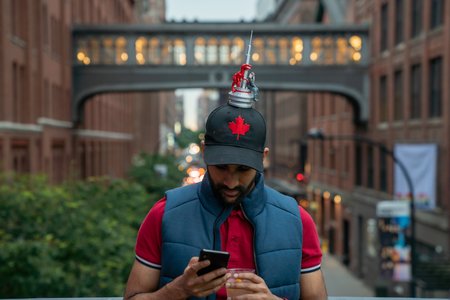 The High Line Hat Party<br>(David "Dee" Delgado / Gothamist)