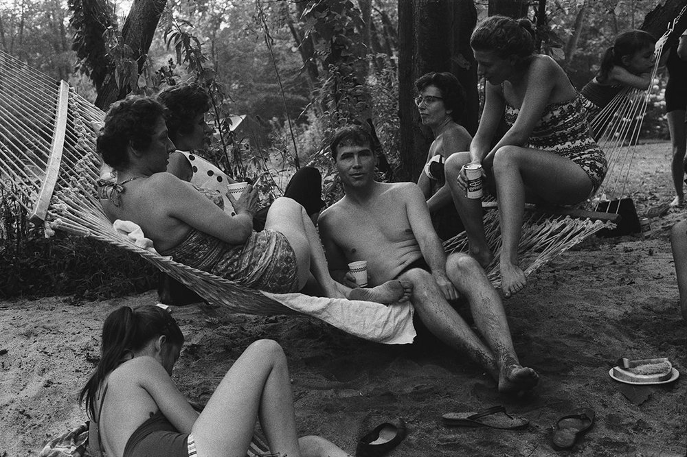 4d326a177hammock_1961-jpg.jpeg Location Unknown, 1961. Center for Creative Photography, The University of Arizona. © The Estate of Garry Winogrand, courtesy of Fraenkel Gallery, San Francisco.