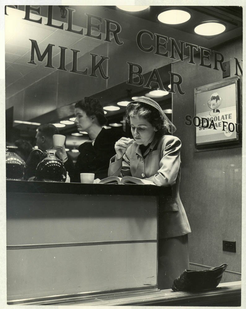 Nina Leen, unpublished photograph from "American Woman’s Dilemma," LIFE, June 16, 1947<br/>