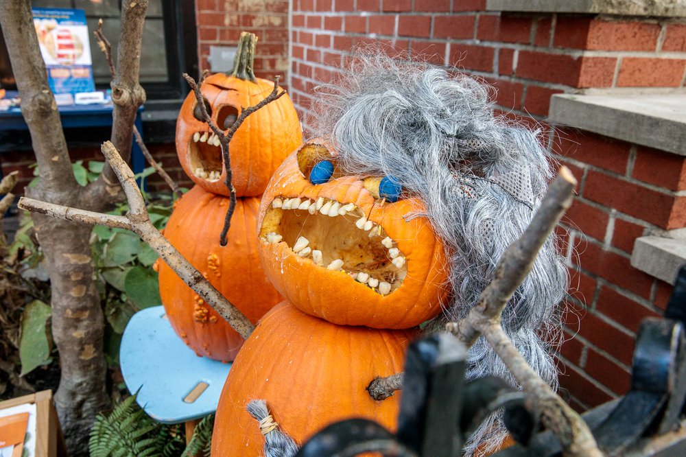 5141b2b9ccarrollgardenscobblehillhalloweendecorations-01-jpg.jpeg