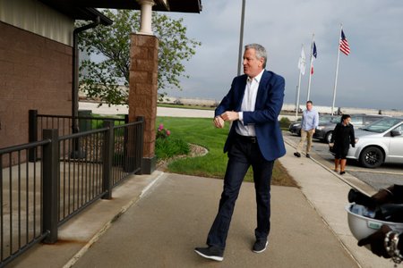 Democratic presidential candidate New York Mayor Bill de Blasio sporting CEO jeans and those sneakers seen on the guy talking on his iPhone in front of you at the FiDi Chopt to tour the POET Biorefining Ethanol Facility, in Gowrie, Iowa