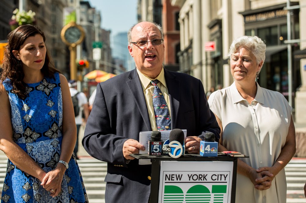 51b979910080917newsafestreetsflatiron-2-jpg.jpeg New York DOT Manhattan Borough Commissioner Luis Sanchez announces the opening of the new Shared Streets zone.</br>