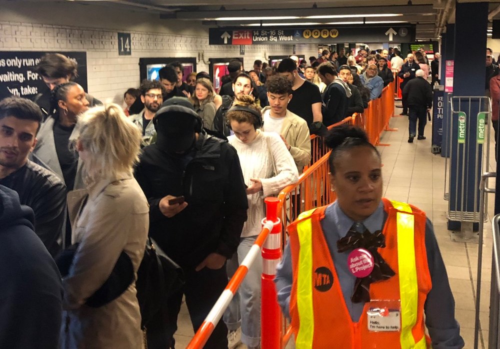 537344667queue-jpg.jpeg L train riders line up at Union Square around 11 p.m. on Friday night (Courtesy of Eric Yearwood)
