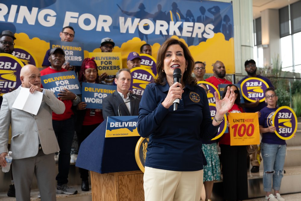 Gov. Kathy Hochul speaks in front of airport workers.