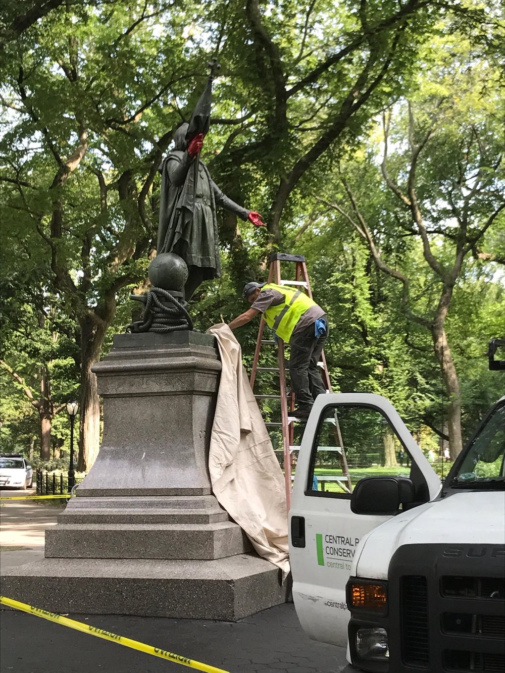55d596c90col6-jpg.jpeg The statue is now being covered (Danielle Barnes / DNAinfo)