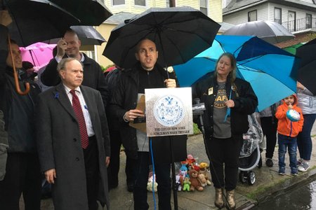 Councilman Mark Treyger speaking at a vigil for Emur Shavkator in Bath Beach on Sunday