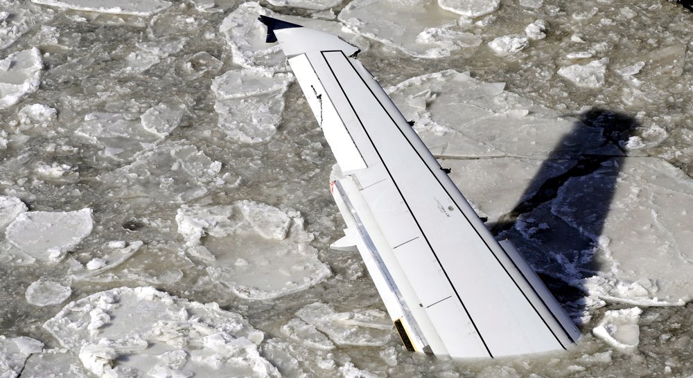 561b2fc6ashutterstock_7832682m-jpg.jpeg On January 17, 2009, the plane was partially submerged in the Hudson River (Justin Lane/EPA/Shutterstock)