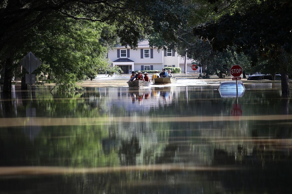 5a0286b18gettyimages-841334408-jpg.jpeg Residents in a neighborhood near the Barker Reservoir return to their homes to collect belongings. <br>