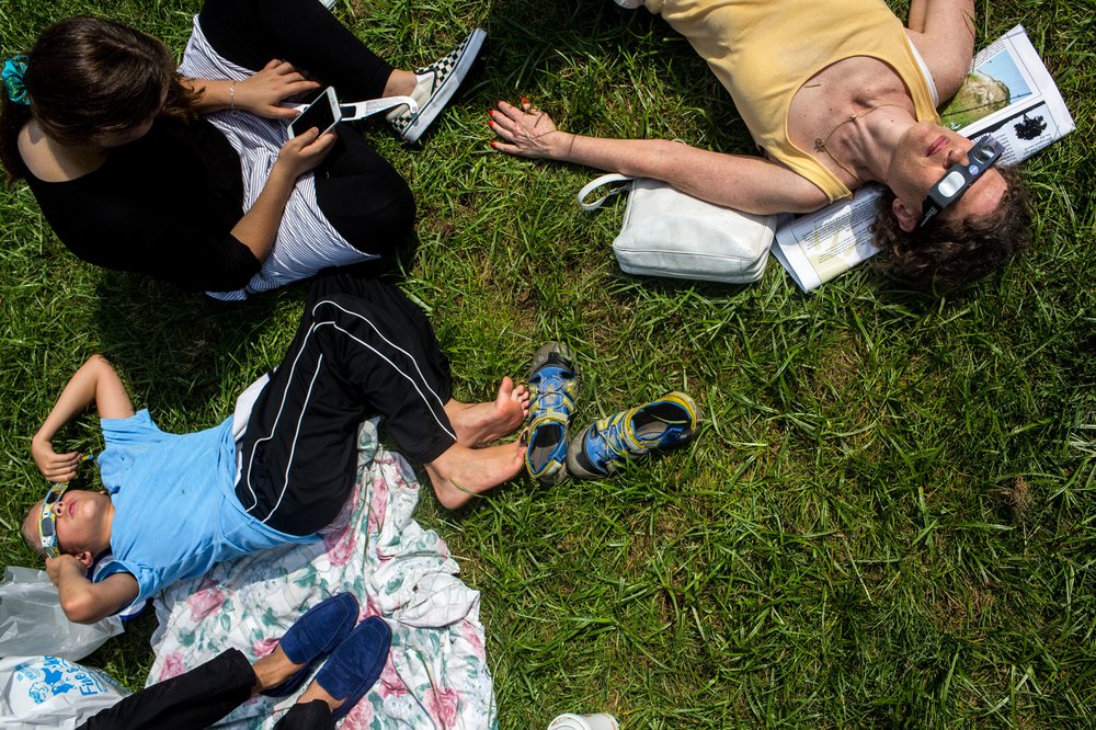 5af2ac4f8082117solareclipseamnh-19-jpg.jpeg At the American Museum of Natural History (Scott Heins/Gothamist)