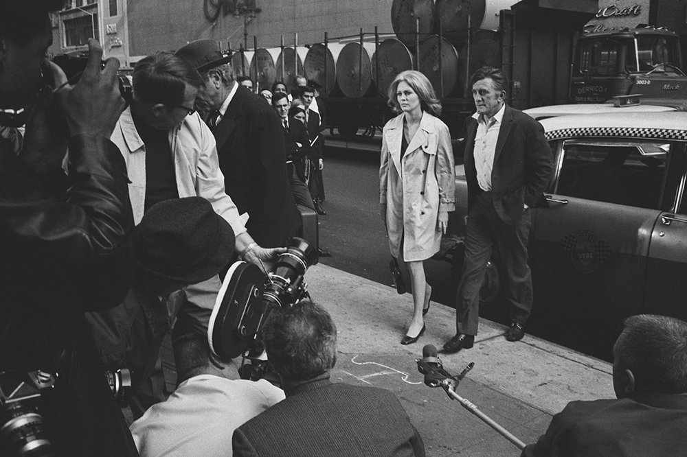 5c94139aadunaway_kazan_film_68_or_69-jpg.jpeg Faye Dunaway and Kirk Douglas on the set of The Arrangement by Elia Kazan, 1968. Center for Creative Photography, The University of Arizona. © The Estate of Garry Winogrand, courtesy of Fraenkel Gallery, San Francisco.