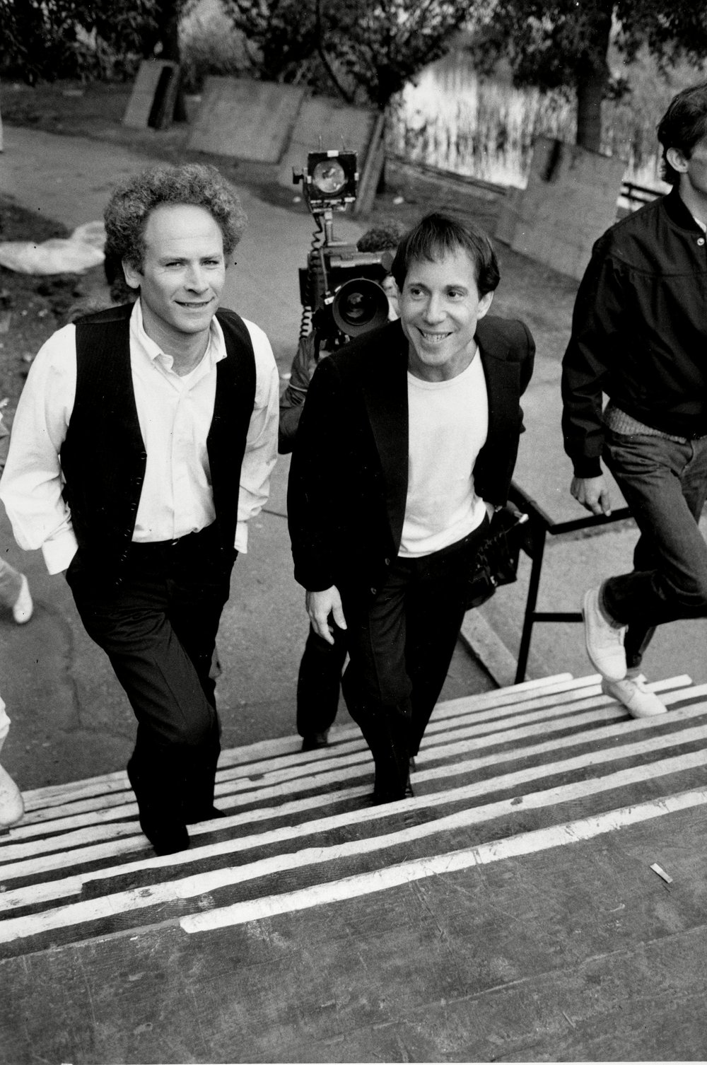 5ce2536abshutterstock_6543722a-jpg.jpeg Simon & Garfunkel arriving for the show in Central Park<br/>(AP/Shutterstock)