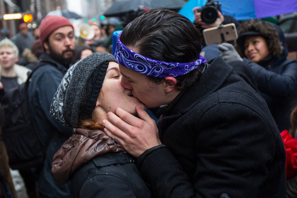 5d5171ddclgbtkiss-71-jpg.jpeg