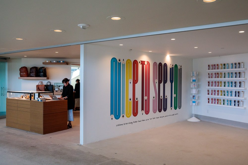 The pencil store does NOT fit the decor!<br/>
