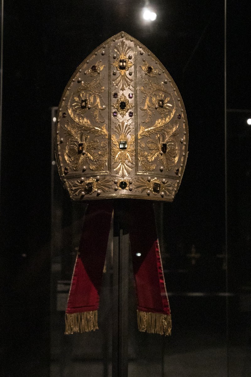 5ff11c06f20180507-img_8629-jpg.jpeg Mitre of Paul VI<br>