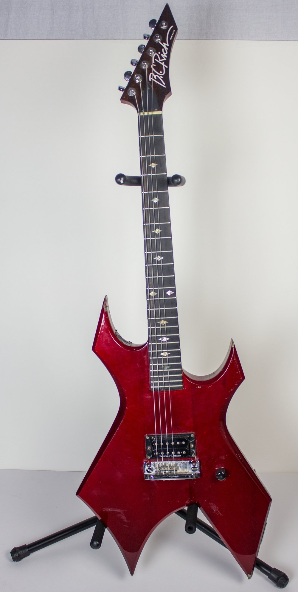 60861157cwarlock-jpg.jpeg B.C. Rich's metallic red Warlock was played by Max Cavalera of the Brazilian thrash metal band Sepultura.
