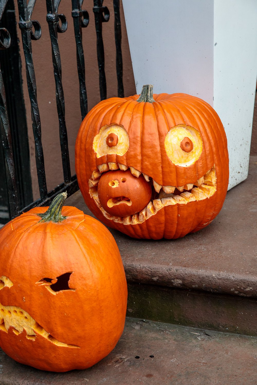 614e6a627carrollgardenscobblehillhalloweendecorations-70-jpg.jpeg