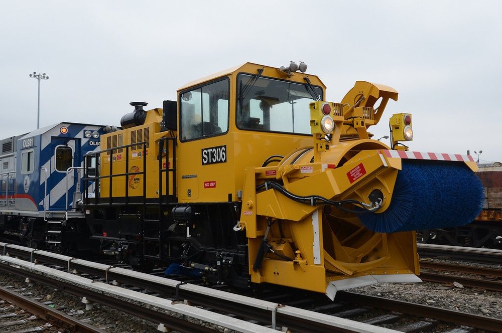 622d7d315.jpeg Snow blowing machine<br/>