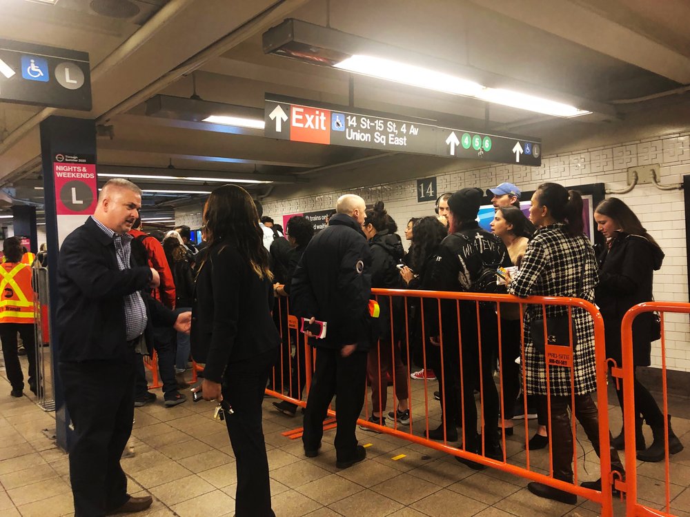 62520c5a4img_3734-1-jpg.jpeg The queue from another angle; NYC Transit President Andy Byford is by the barricade, talking to customers. (Jake Offenhartz / Gothamist)