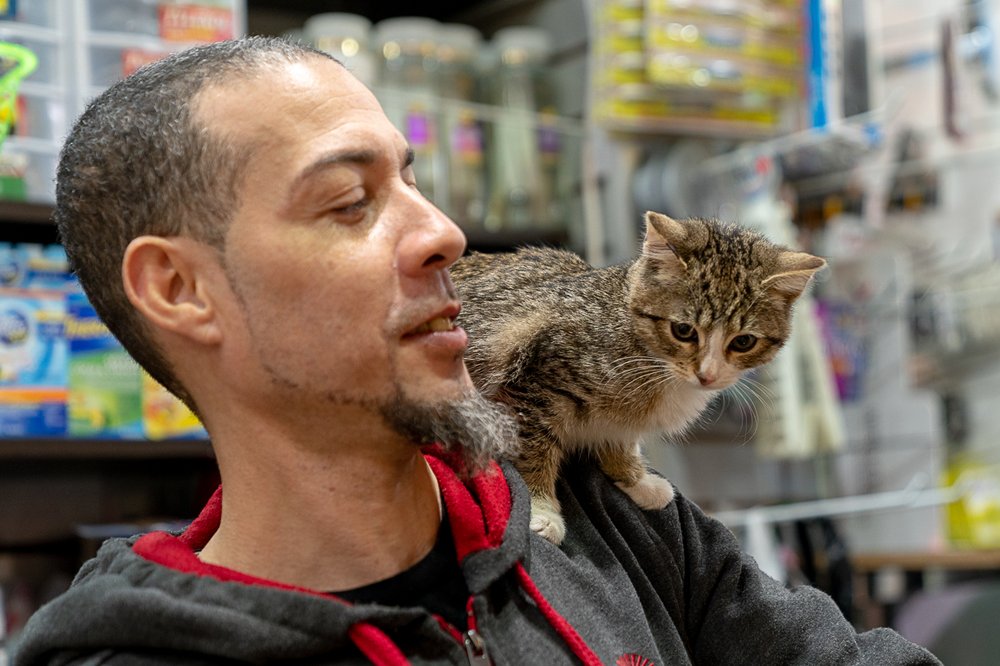 6393b0e24dsc09306-jpg.jpeg Ismail Diaz and Luna<br>(<a href="http://dispatch.nyc/">David "Dee" Delgado</a> / Gothamist)