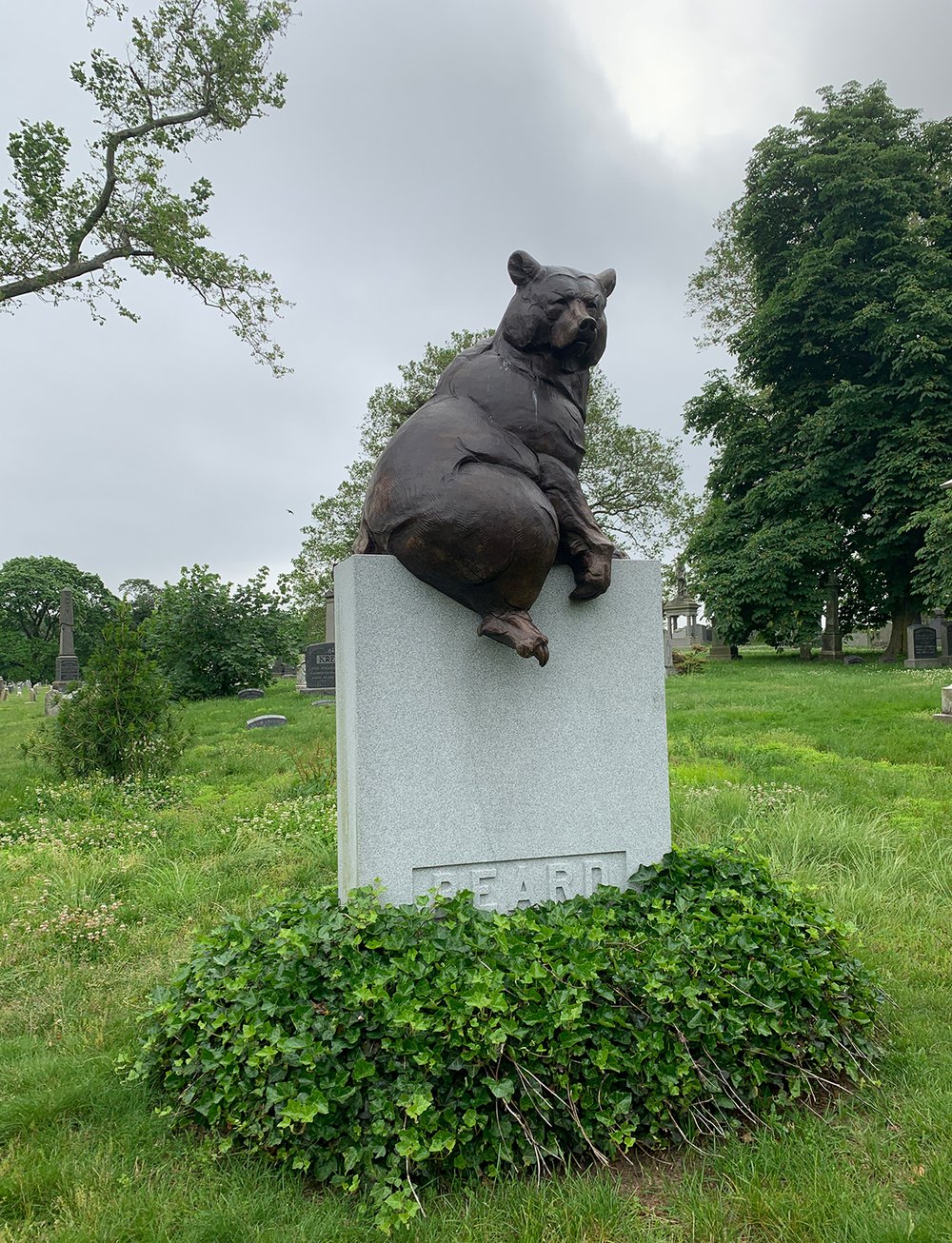 68389a539beargrave-jpg.jpeg Green-Wood Cemetery (Jen Chung / Gothamist)