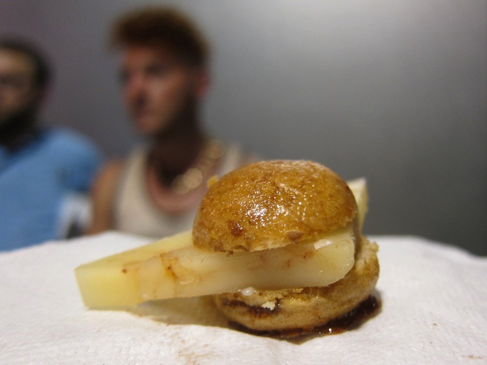 6a3d2ba62.jpeg "Cacow Belle Cheddar on Graham flour Éclair with Housemade Spiced Milk Jam" from Luke Johnson, Cheese Pops<br>