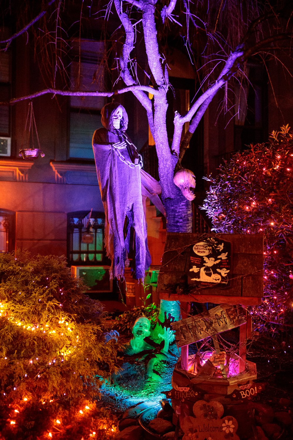 6ae692d7ccarrollgardenscobblehillhalloweendecorations-00120-jpg.jpeg