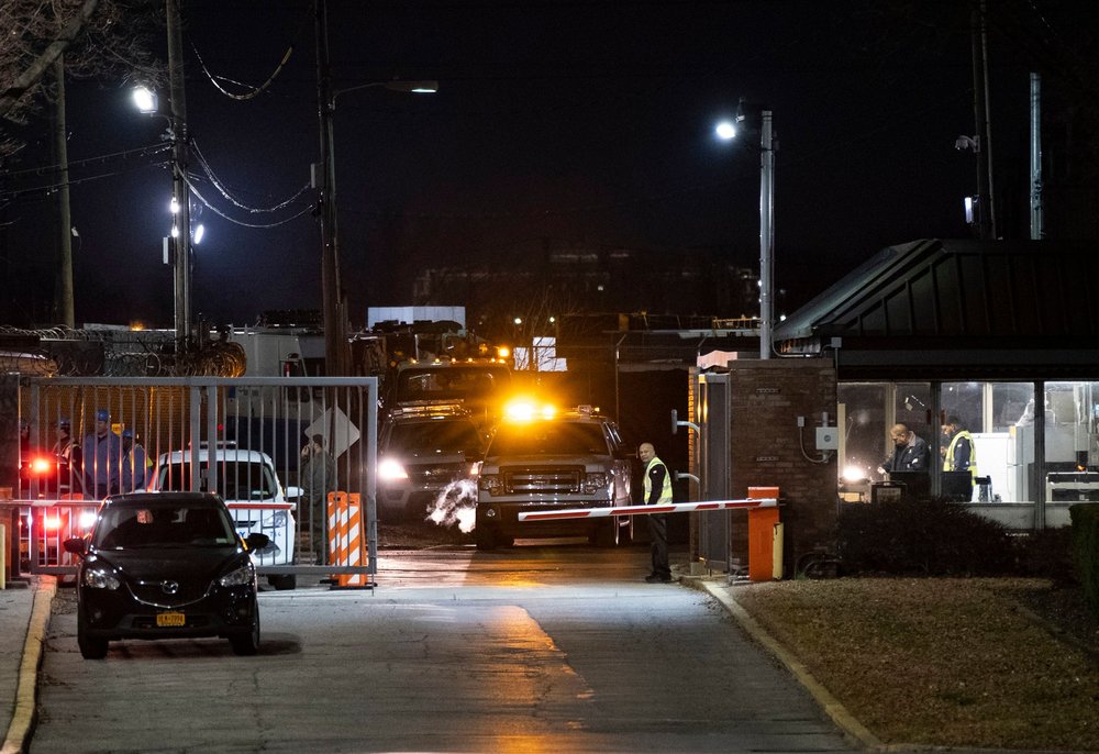 6b0290490shutterstock_10042394c-jpg.jpeg Outside the Con Edison substation in Astoria (Craig Ruttle/AP/Shutterstock)
