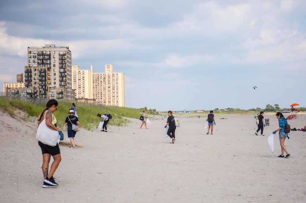 70a8479b7parlay-45-jpg.jpeg Collecting trash at Rockaway Beach<br>