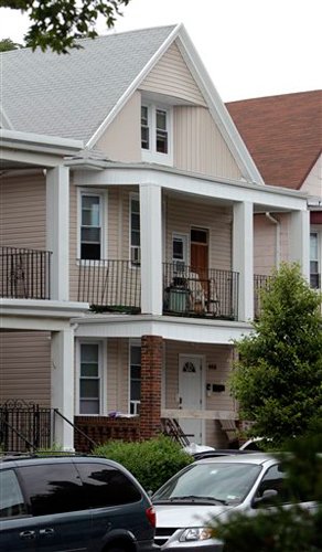 71411di3.jpg Aron's house in Kensington, where he allegedly held and killed Kletzky