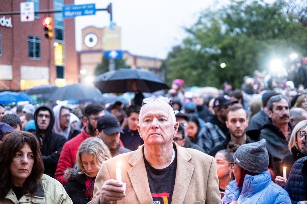 7226cb3a9shutterstock_9946726d-jpg.jpeg A vigil in Pittsburgh (Aaron Jackendoff/SOPA Images/Shutterstock)