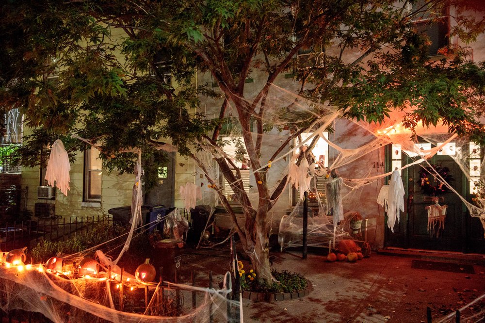 72e64e78bcarrollgardenscobblehillhalloweendecorations-00114-jpg.jpeg
