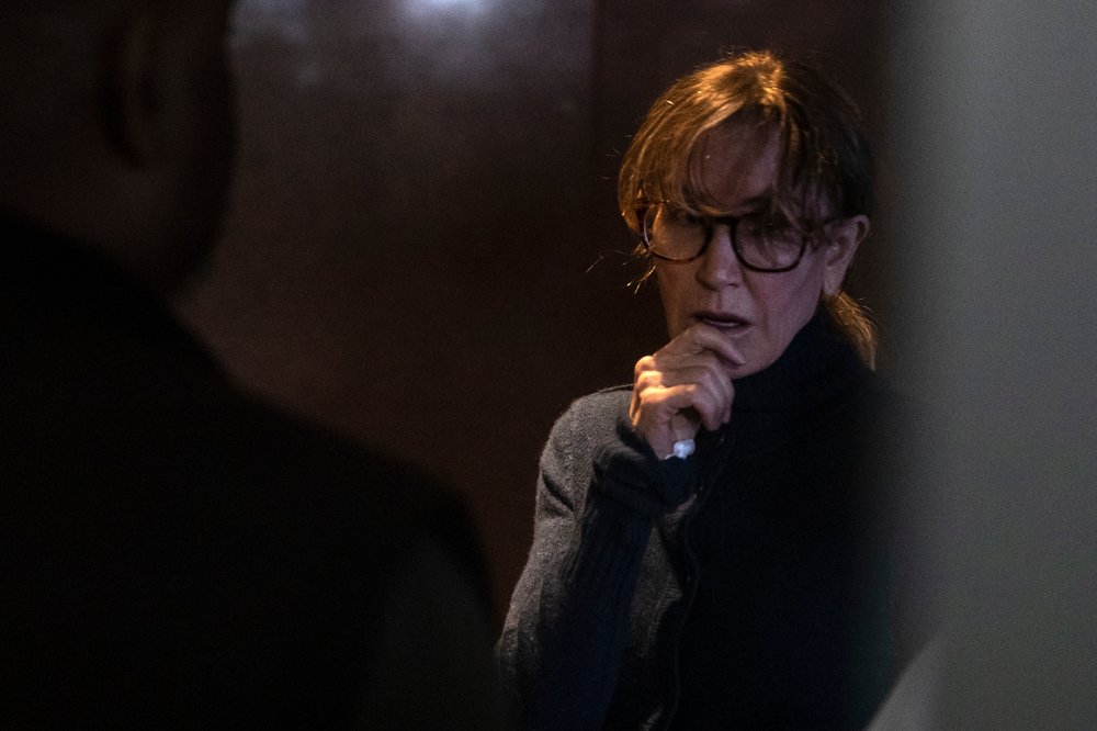 7351b48cdshutterstock_10152480e-jpg.jpeg US actress Felicity Huffman waits in a corridor as she faces a hearing at the Los Angeles Federal Court of Justice in Los Angeles, California, USA, 12 March 2019 (ETIENNE LAURENT/EPA-EFE/Shutterstock)