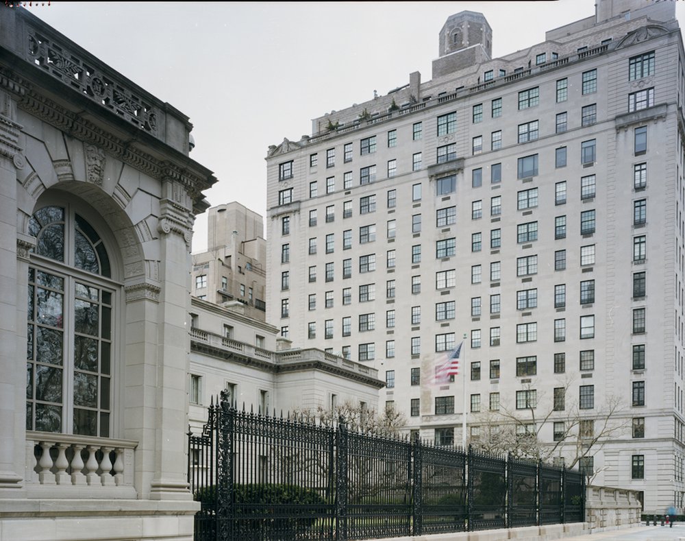 761da8821rc98-jpg.jpeg 2 East 70th Street with the Frick Collection in the foreground, 2018. (Photo by Rob Stephenson, courtesy of the photographer)