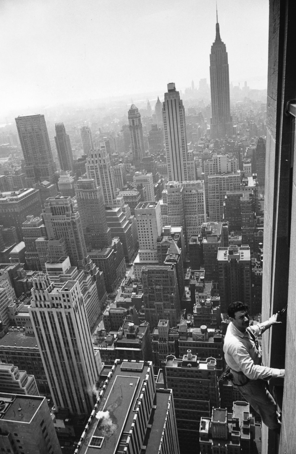 76ff5e5a8.jpeg Another view of the RCA Building window cleaner, 1961.
