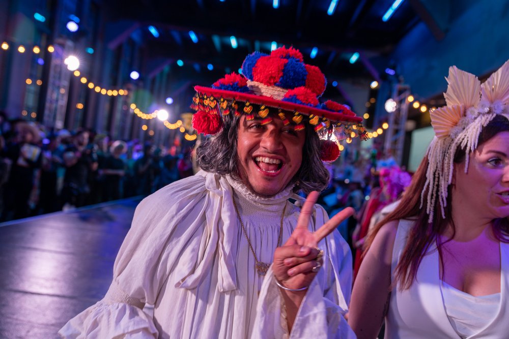7988f0fb0a7r07987-jpg.jpeg The High Line Hat Party<br>(David "Dee" Delgado / Gothamist)