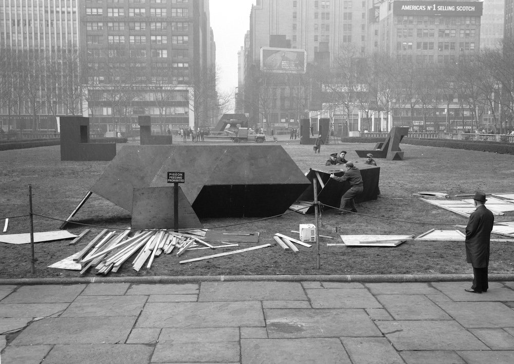7afb23b422tonysmith_geometricstructures_bryant_1-25-1967-jpg.jpeg Tony Smith, 1967, Bryant Park, Manhattan, NYC Parks Photo Archive. In 1967 the City of New York initiated a bold experiment to place contemporary art in its public parks. In January an exhibition at Bryant Park of Tony Smith’s minimalist geometric sculptures, which he called “presences”, inaugurated this endeavor.<br/>