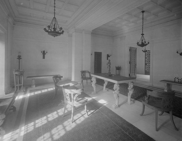 7aptlobby1112.jpeg "Broadway, at the S.E. corner of West 100th Street. Allenhurst Apartment House, entrance hall. 1910."