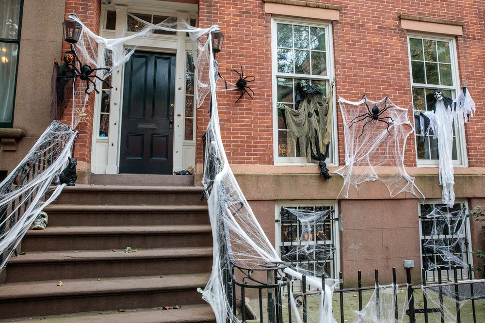 7dcc6f488carrollgardenscobblehillhalloweendecorations-23-jpg.jpeg