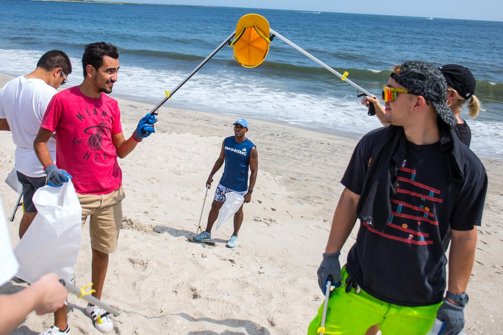 8072199d0parlay-21-jpg.jpeg Collecting trash at Rockaway Beach<br>