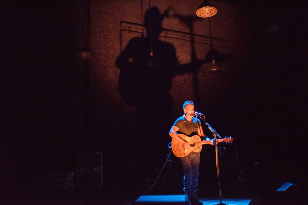 8206ccbf714_bruce-springsteen-in-springsteen-on-broadway_photo-by-rob-demartin-1-jpg.jpeg