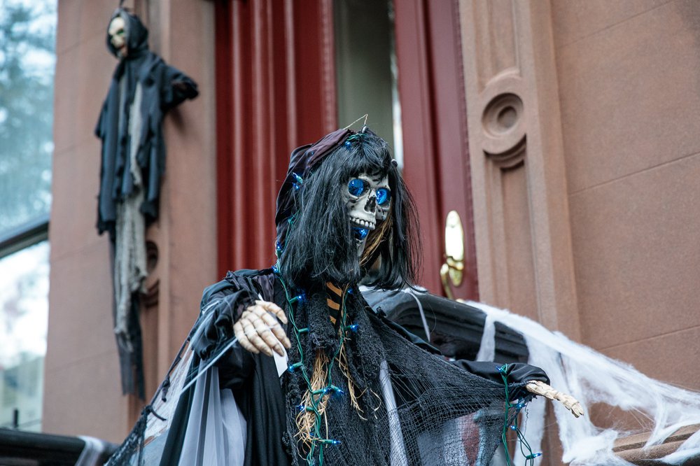 84599cb6fcarrollgardenscobblehillhalloweendecorations-74-jpg.jpeg